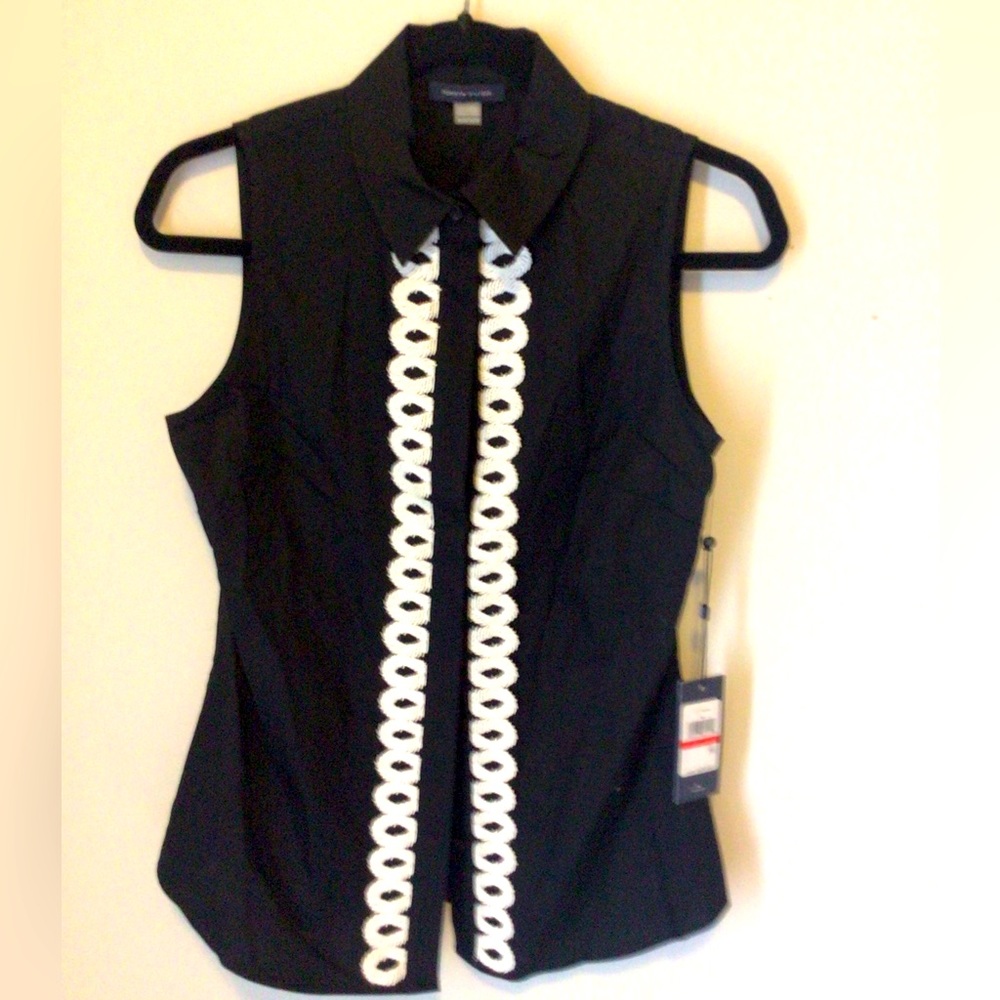 Beautiful Tommy Bahama Sleeveless Button Down in size 2